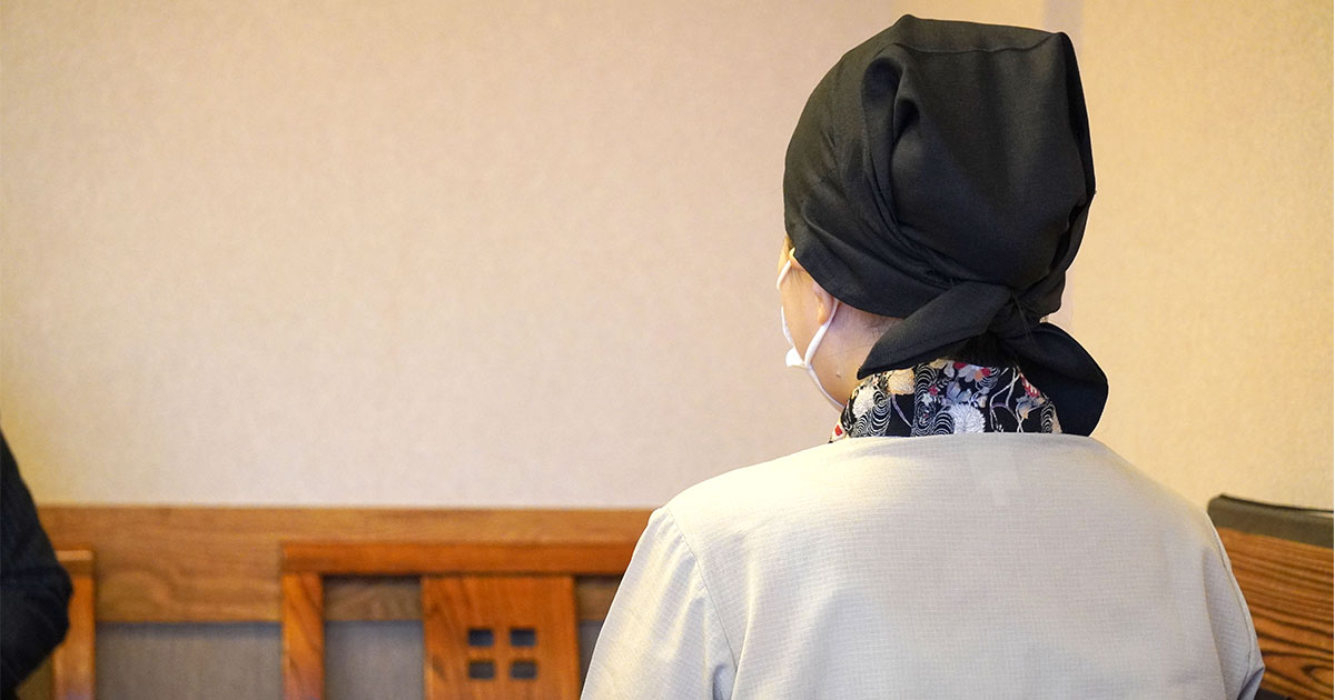 草津でリゾートバイトスタッフとして働くMさんの後ろ姿