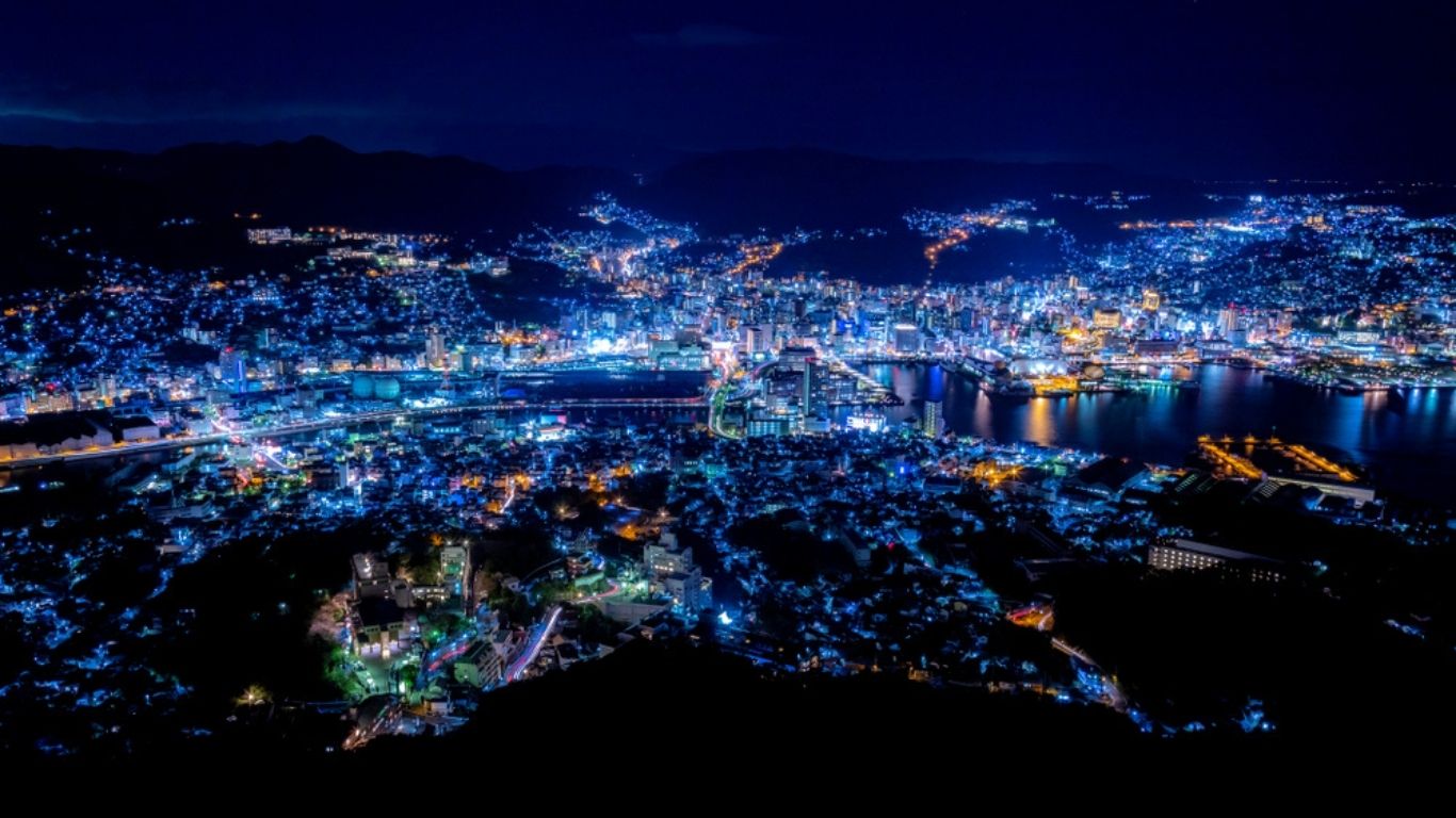 稲佐山展望台からの長崎市の夜景です