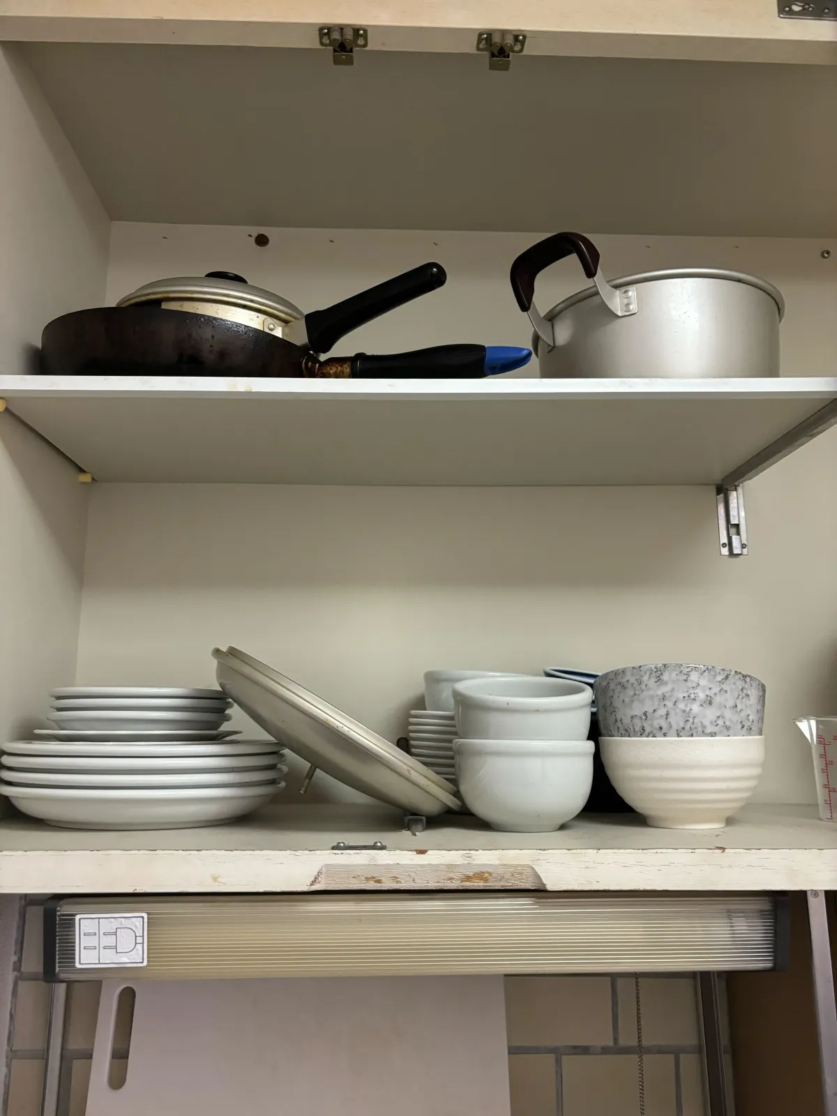 食器・調理器具類、豊富にそろってます。
