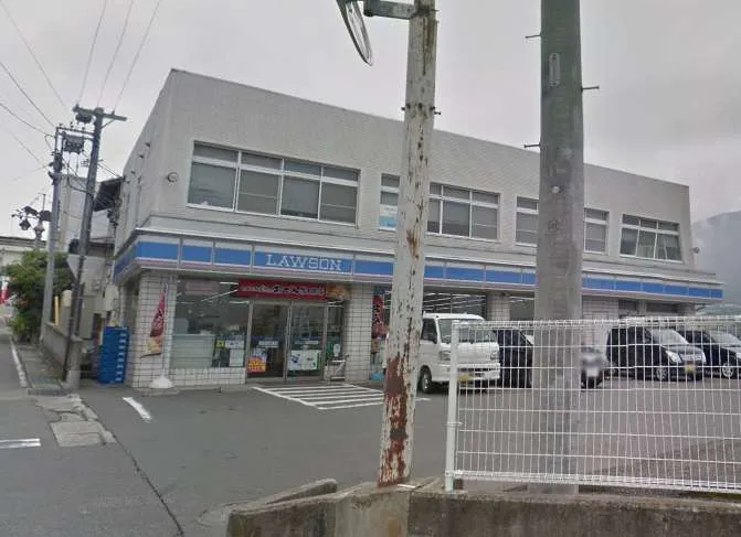 駅周辺はコンビニも複数あります！