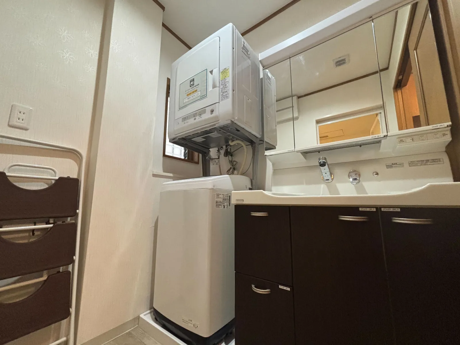 洗面スペースは乾燥機も完備
