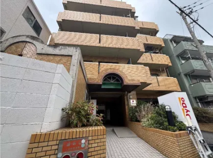 8階建ての物件です