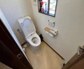 お手洗いは各階にございます