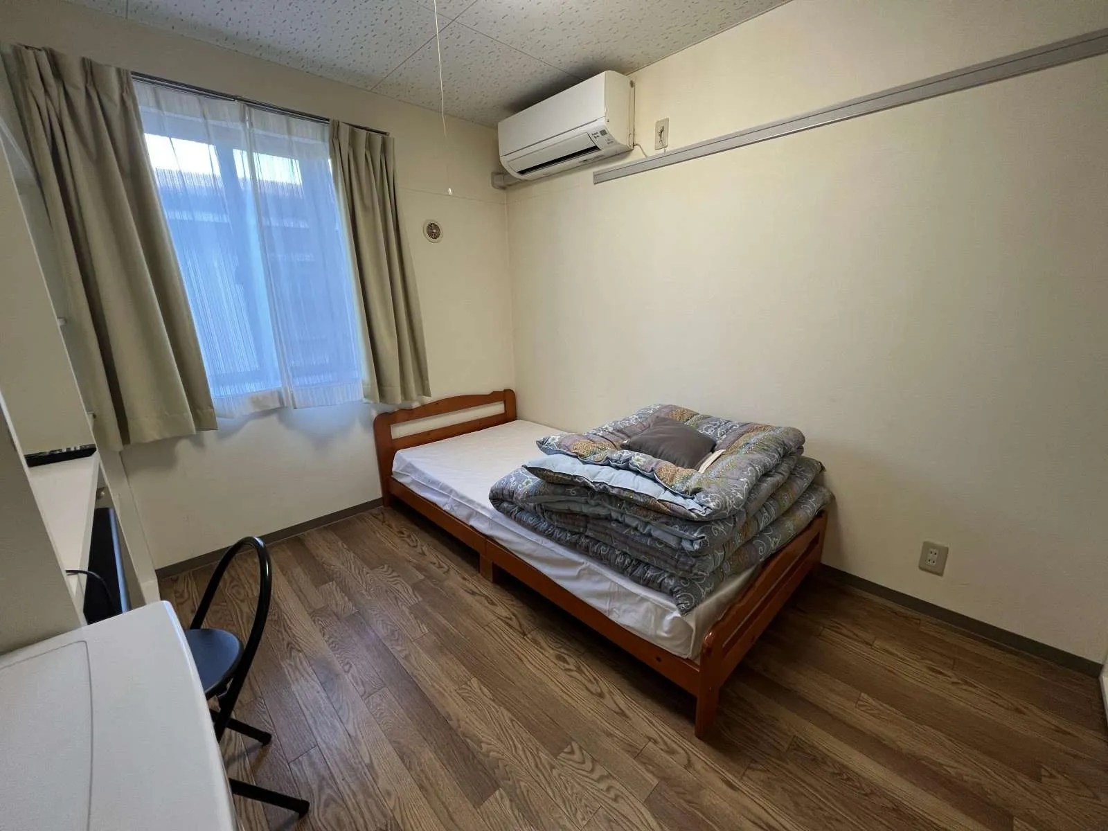 こちらは築15年程のお部屋となります。