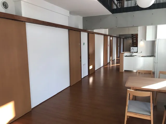 共用部分　扉を開けると自室になります。（鍵付き）