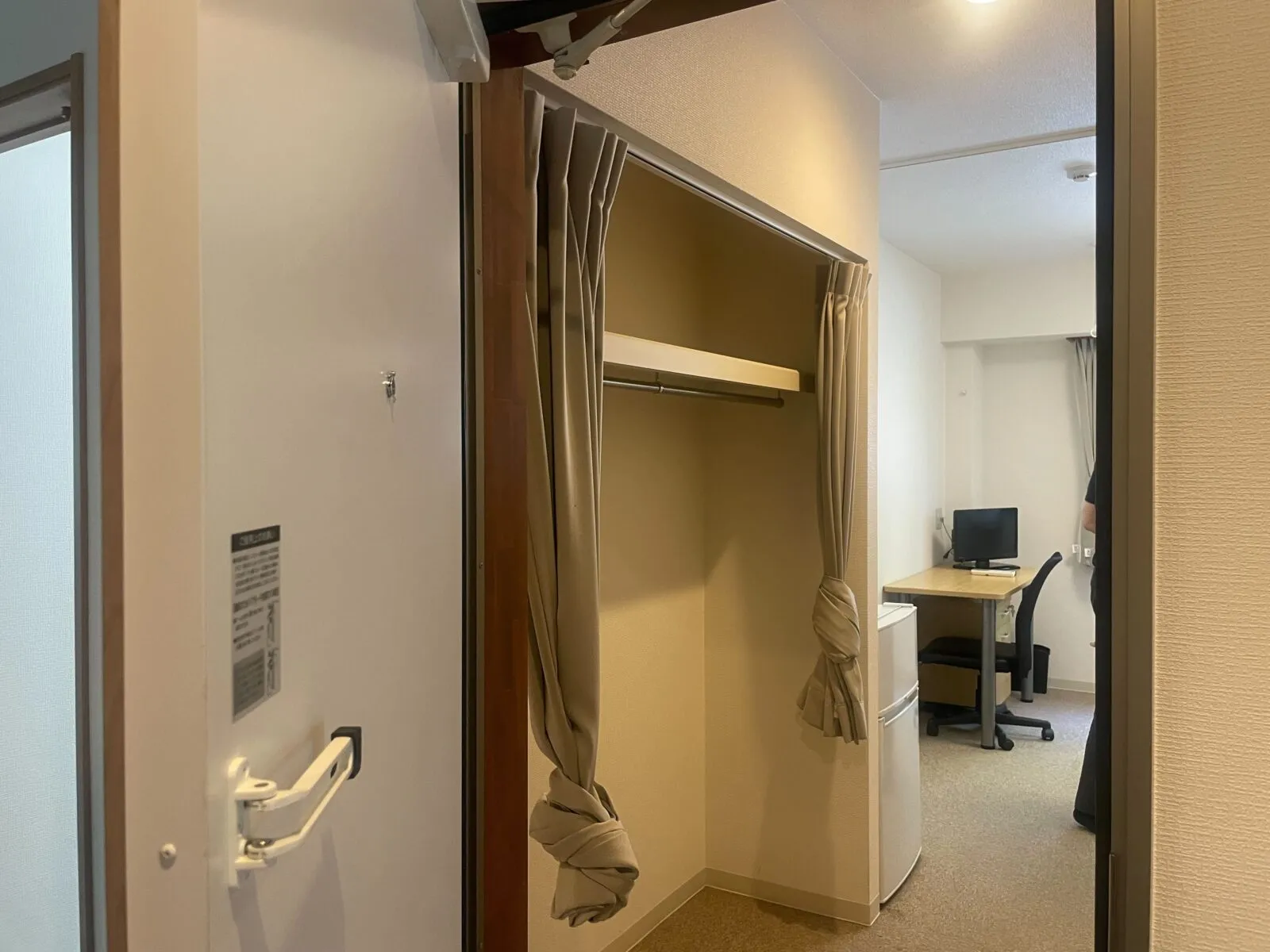 クローゼットもあるので、収納にも困りません！お部屋は鍵もついていて安心！