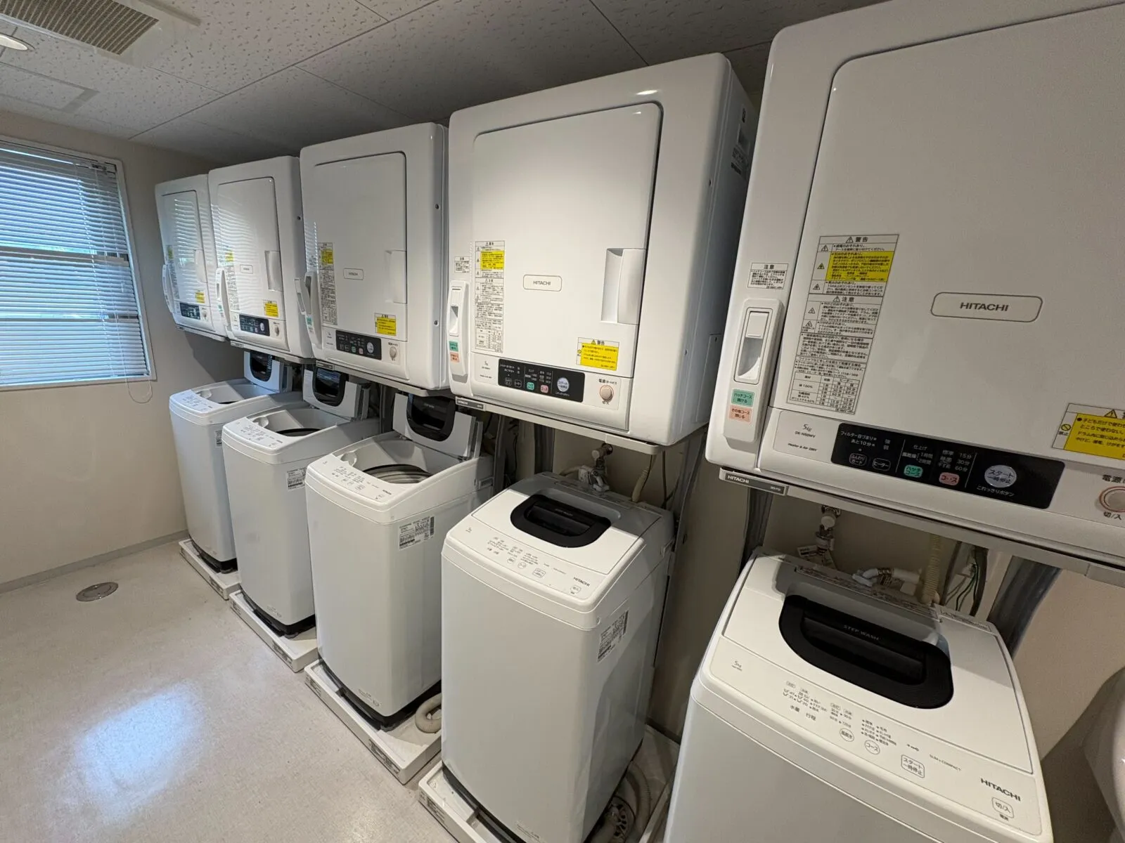 洗濯機＆乾燥機は、各階に5台ずつ置いておるので便利です。