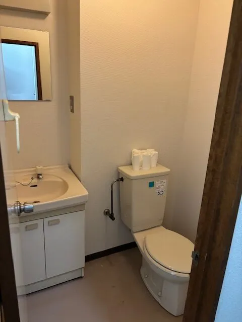 部屋内の洗面所とトイレ