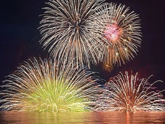 5～10月はこの規模の花火が毎日打ち上がります！！