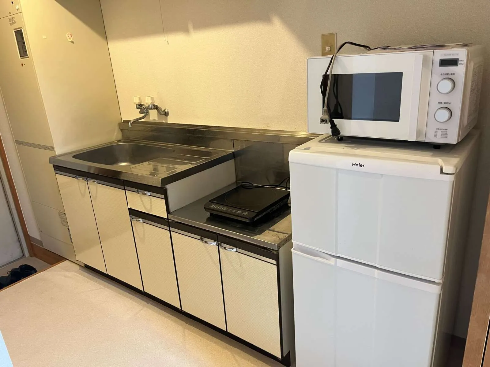 IHキッチン完備、電子レンジ等もそろっています。