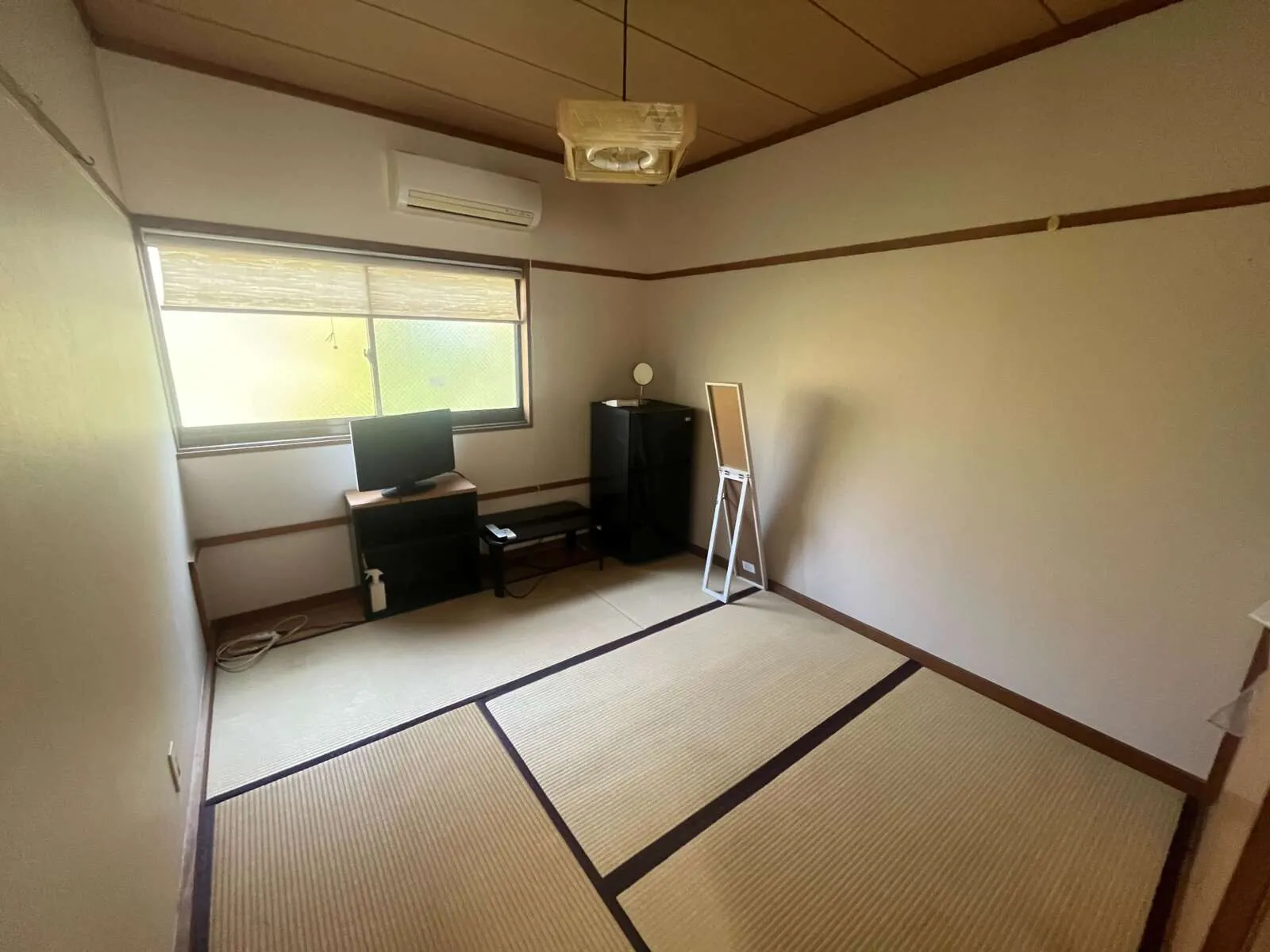 共同のシャワールームがあります。