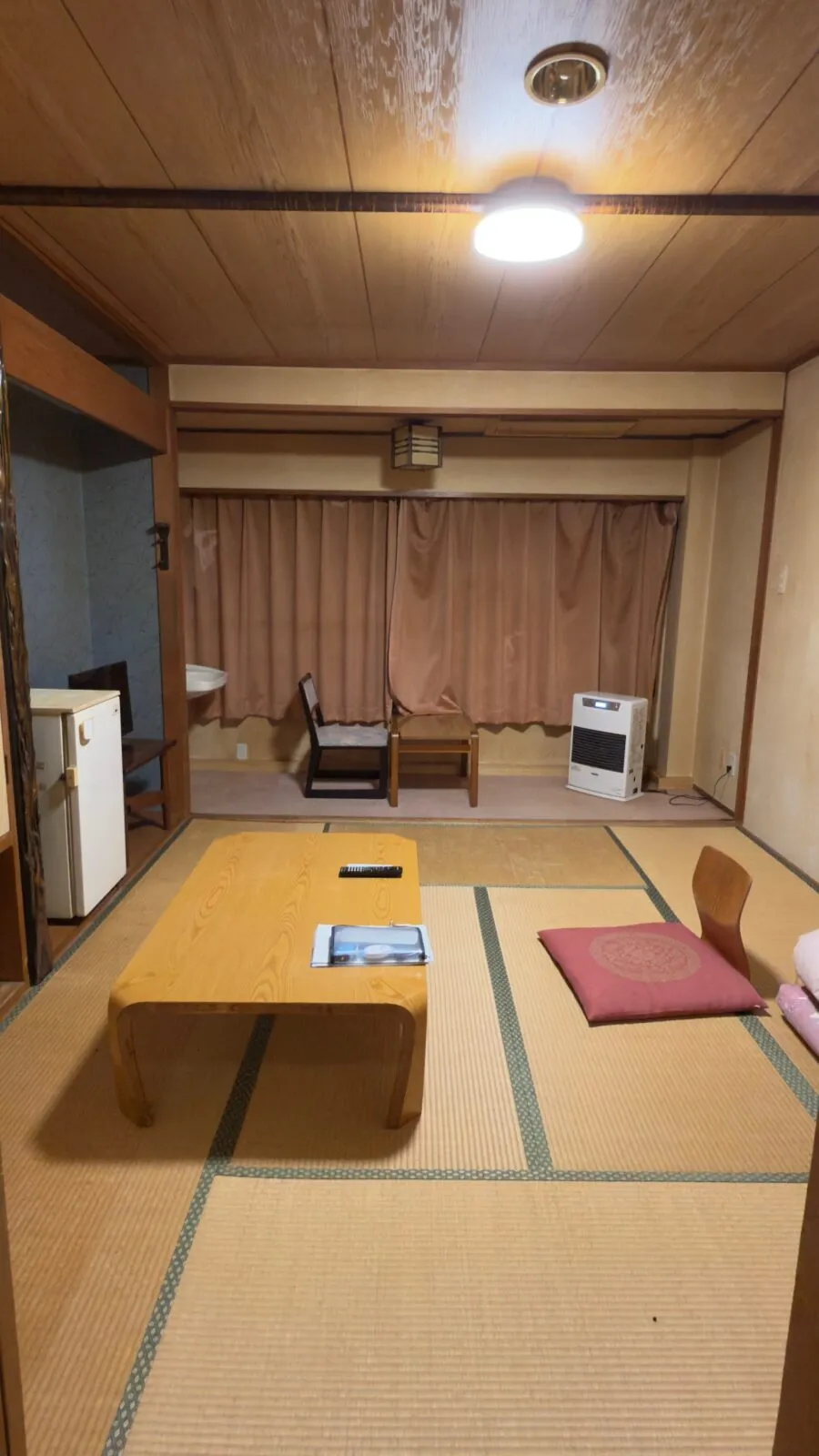 館内寮　例