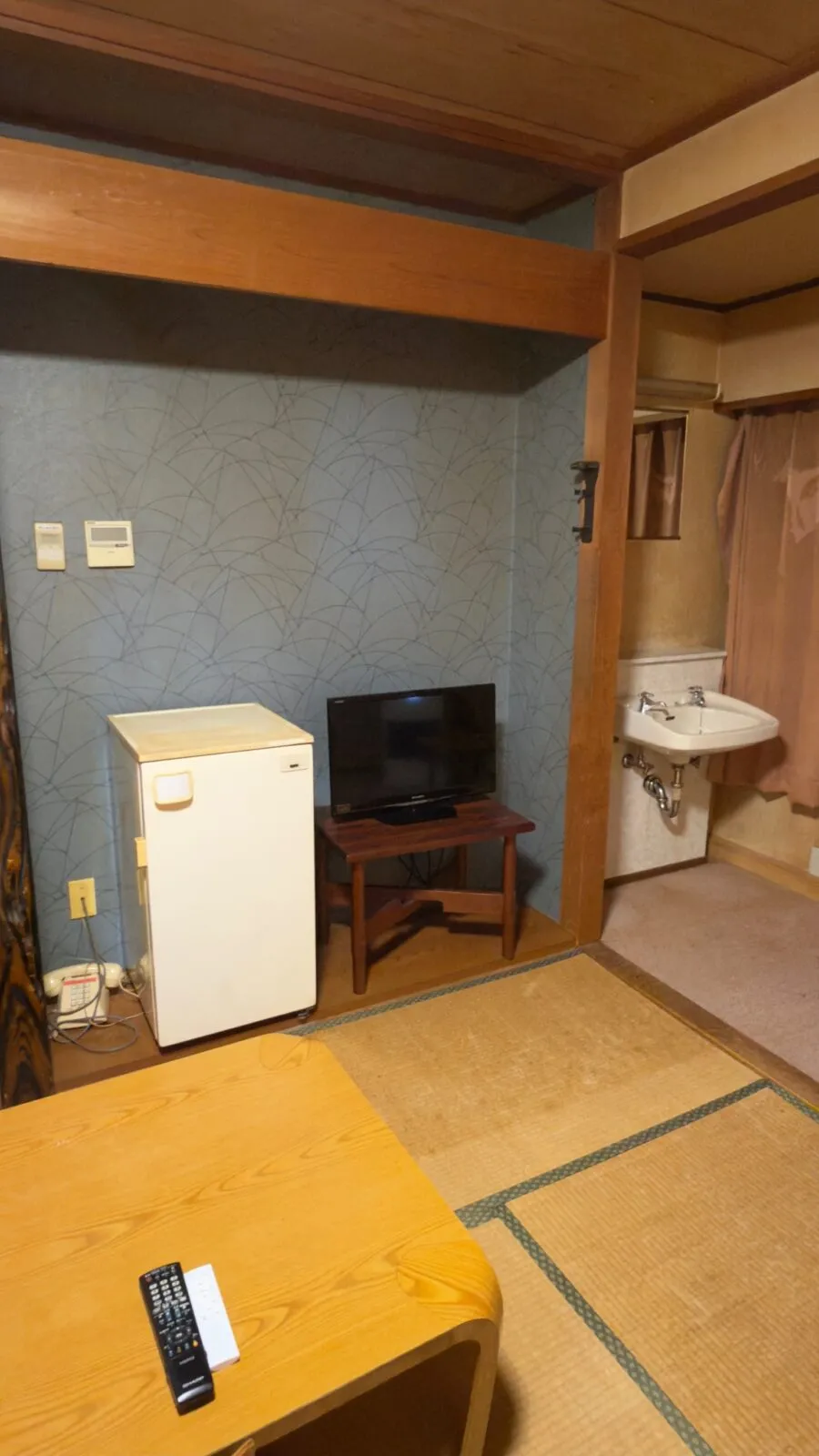 館内寮　例