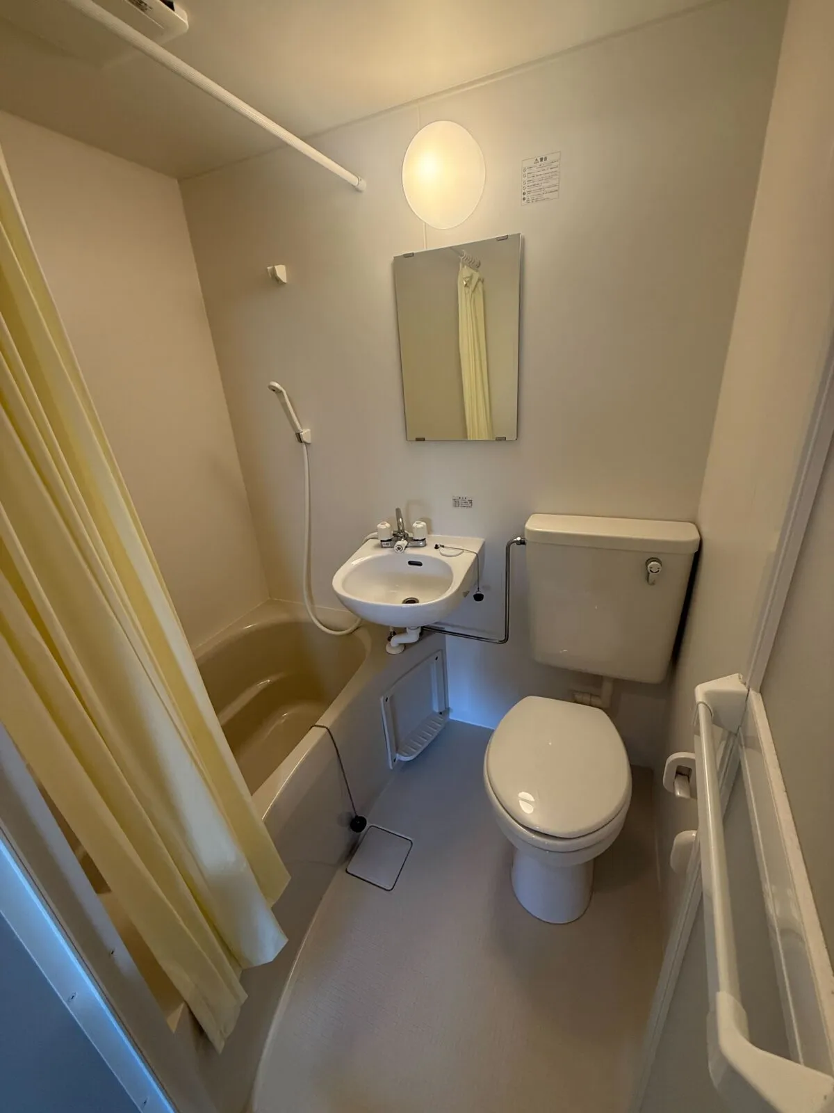 【1R個室寮】バス・トイレが各部屋内にございます