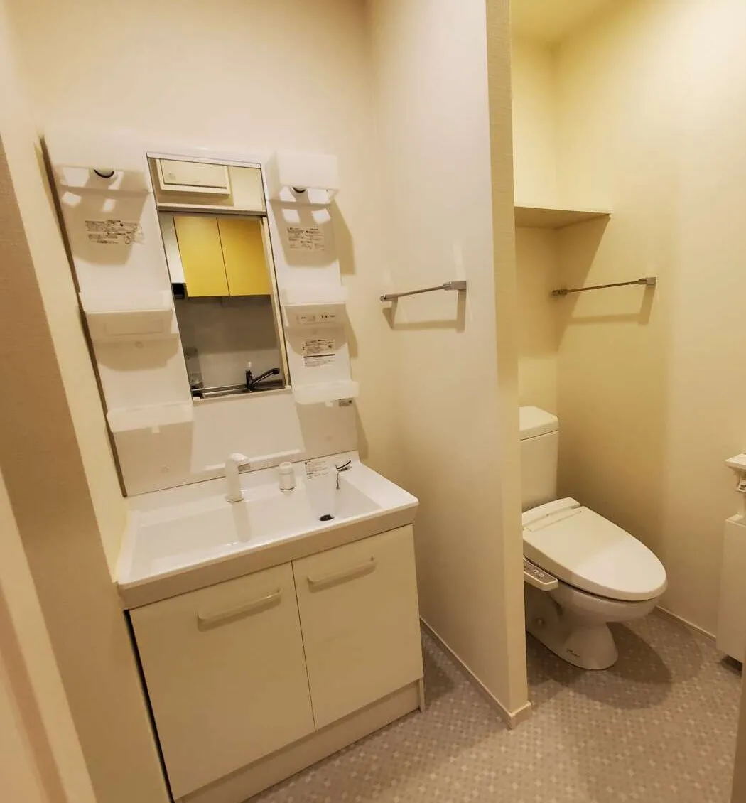 【寮内】洗面台もトイレもございます