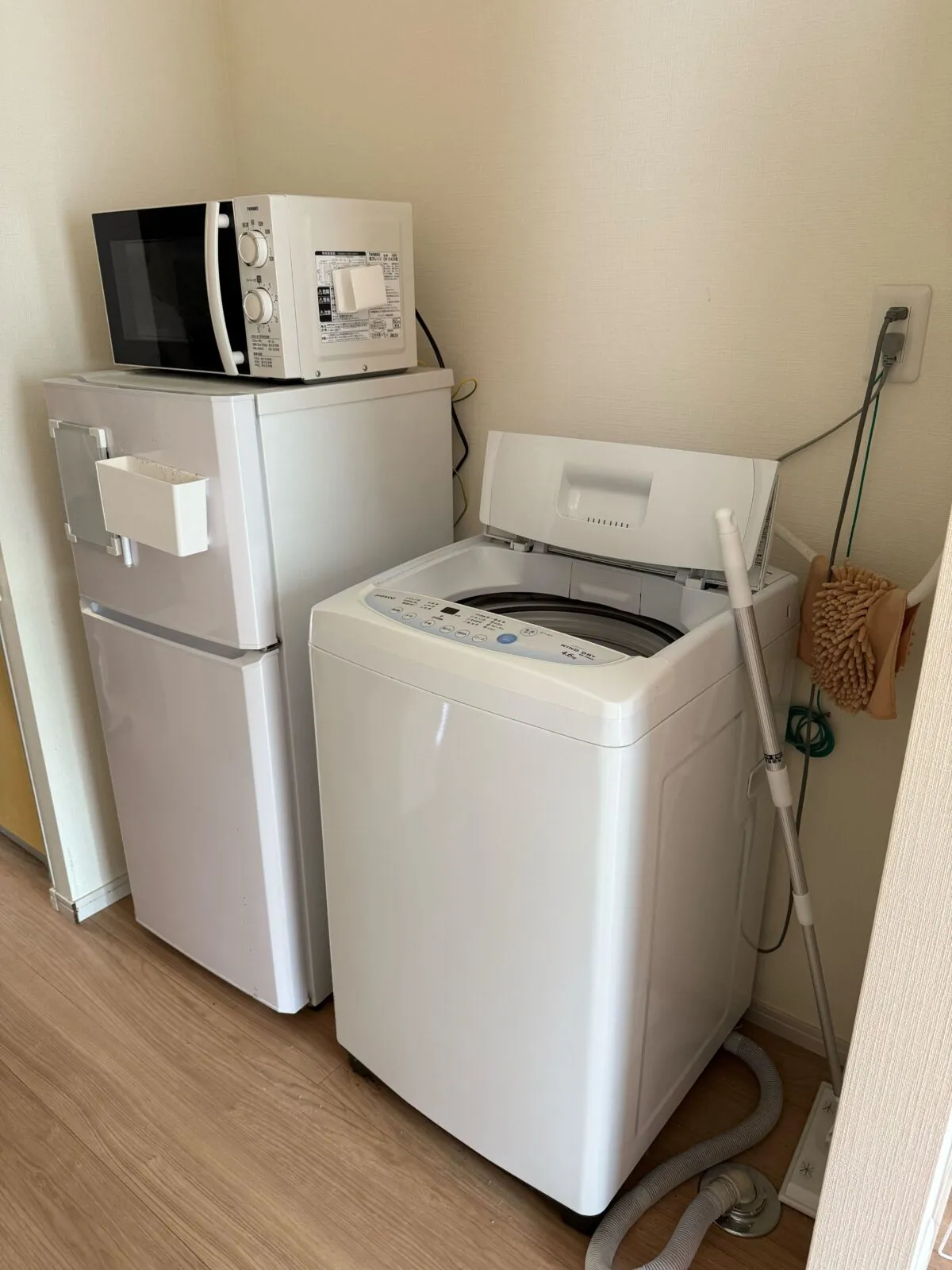 【部屋内】洗濯機・冷蔵庫・電子レンジもございます