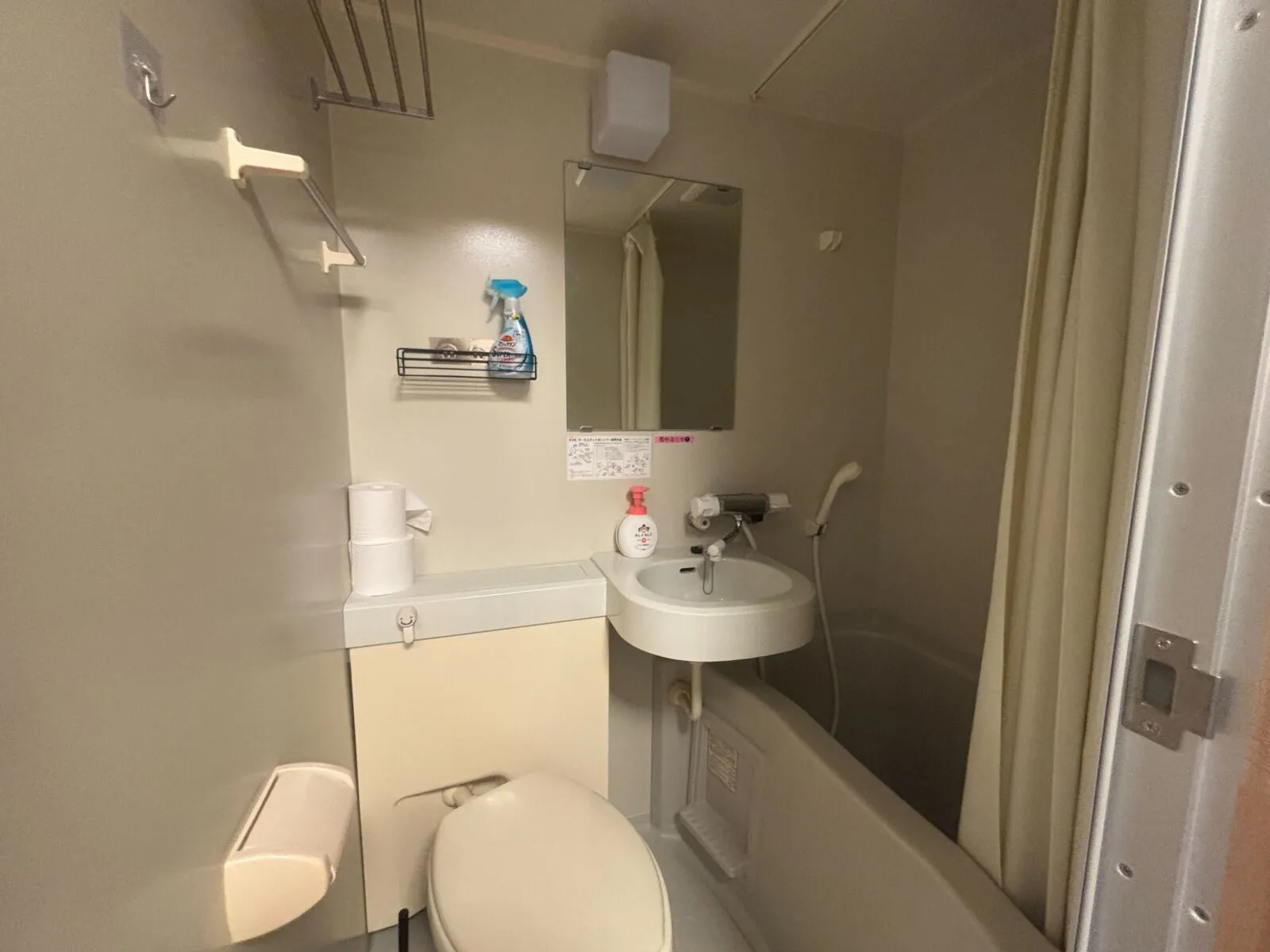 女性寮部屋内　一例