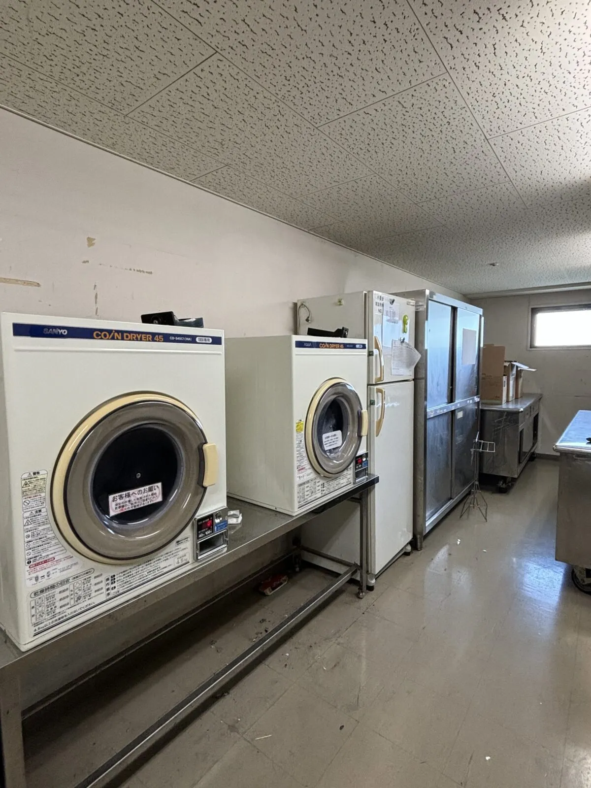 【共用】洗濯機・簡易キッチンがございます