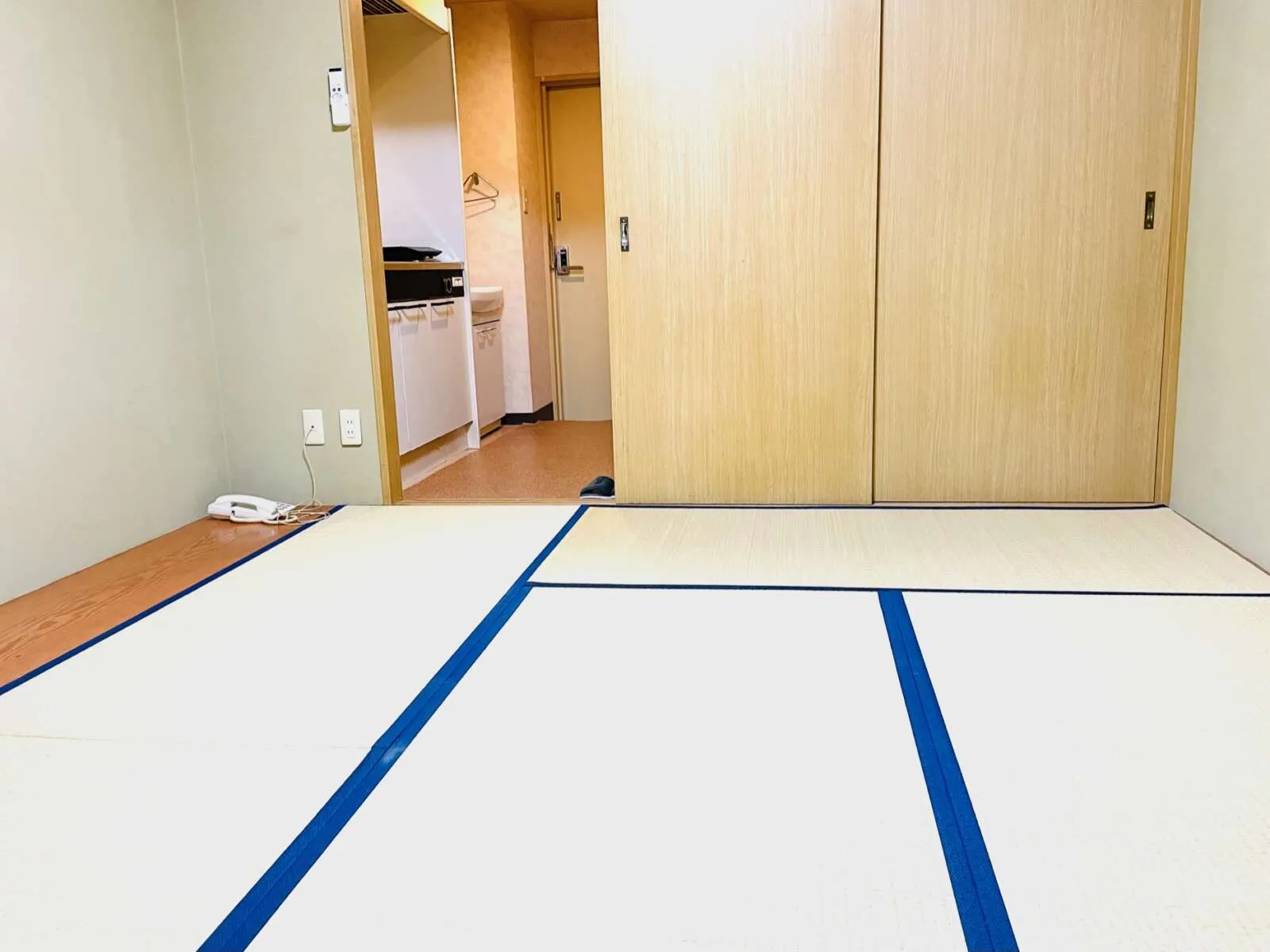 畳の個室寮です！