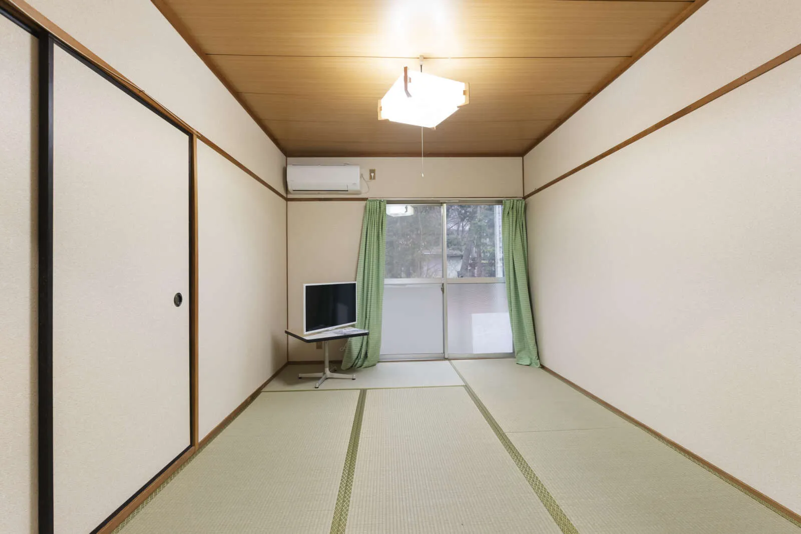 【寮内風景①】部屋内風景