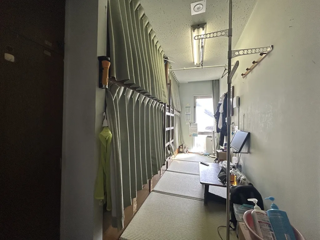 部屋内（2～6名の相部屋です！）