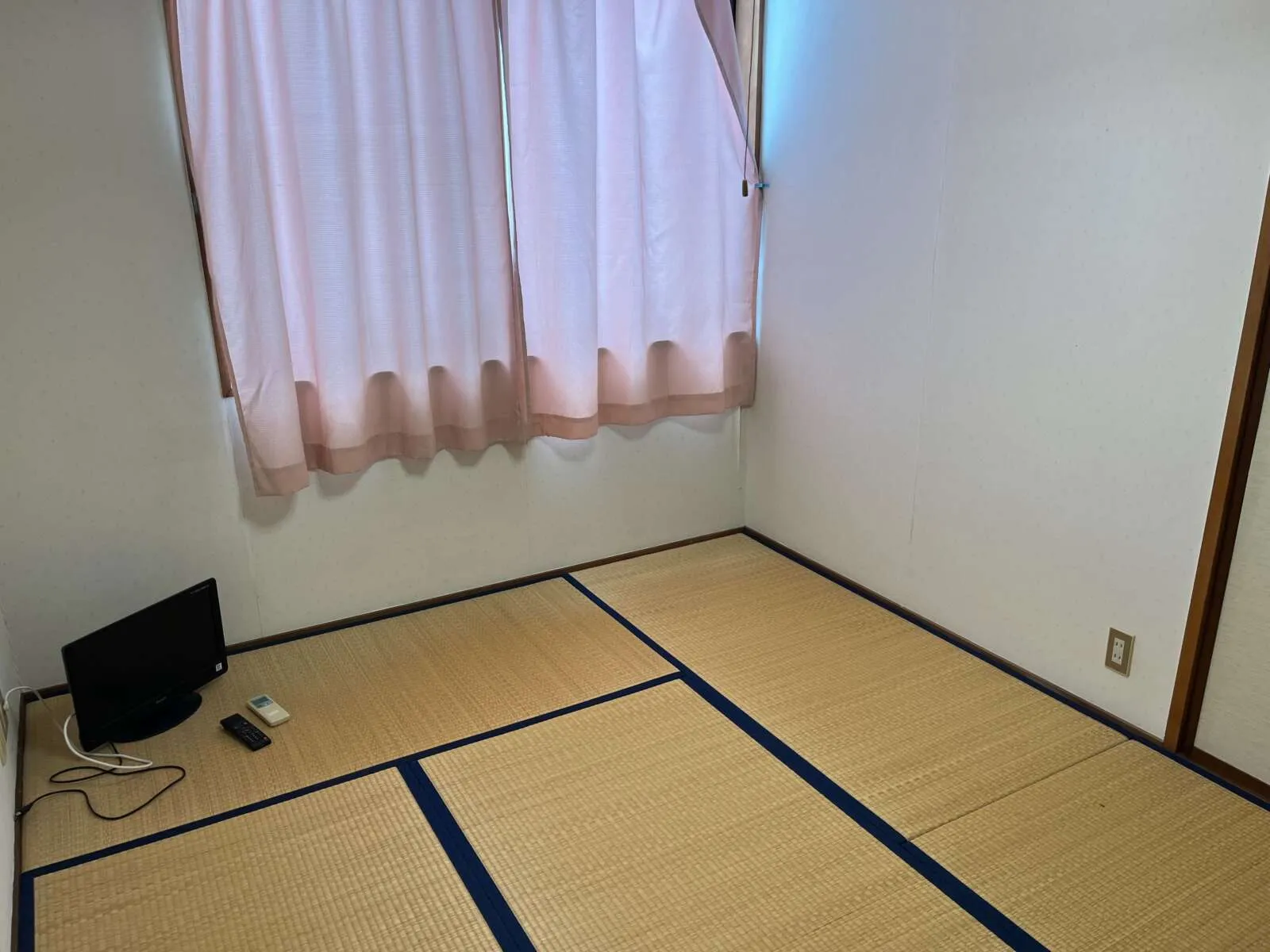 寮内の台所・冷蔵庫