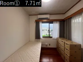 「寮内：個室の部屋内風景」