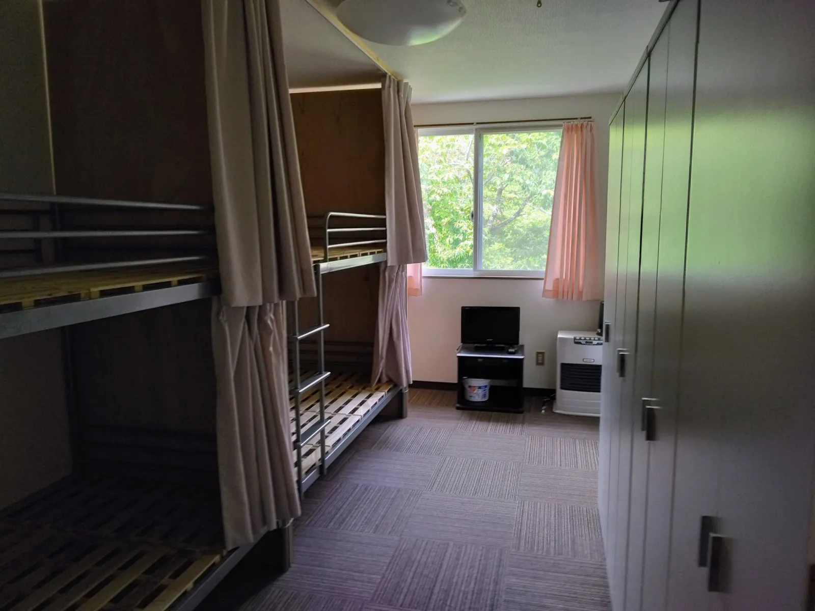 共同寮（4人部屋）