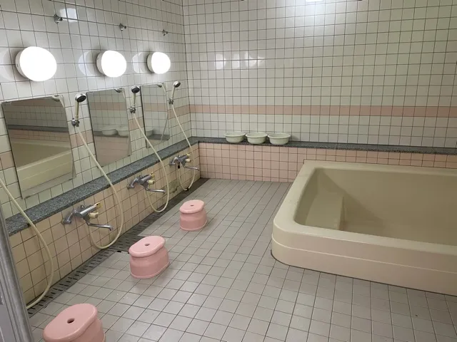 寮内観（共同、大浴場）