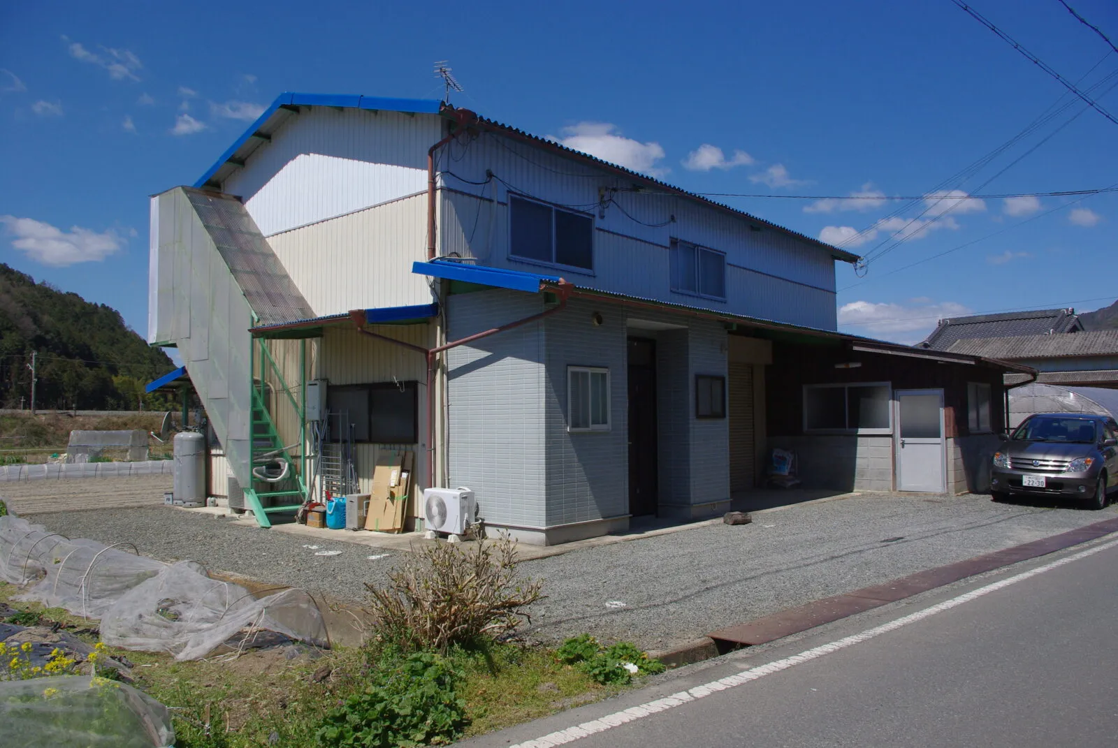 【寮外観】一軒家をおひとりで住み込みです