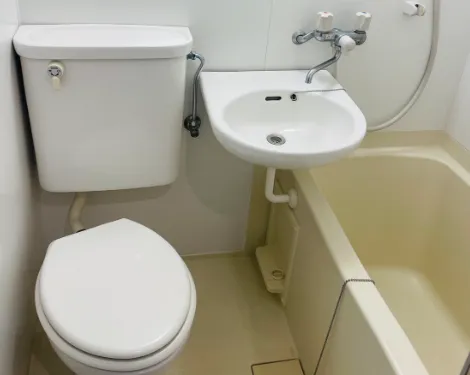 部屋内にバストイレ付です！