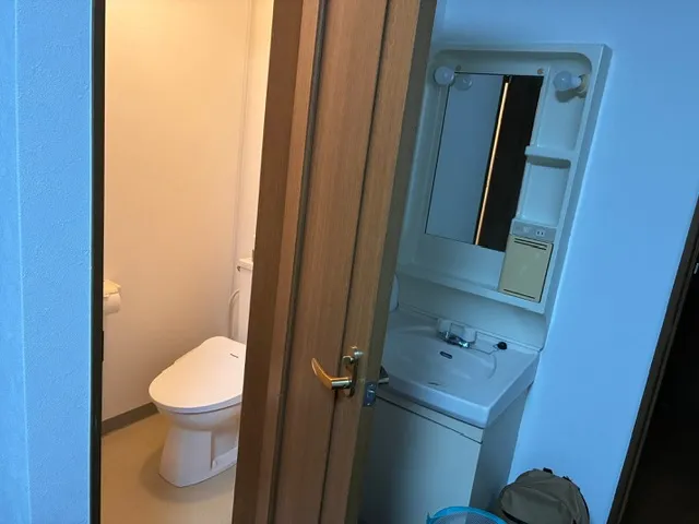 「男性寮：一例」部屋内にトイレと洗面所は完備しております。