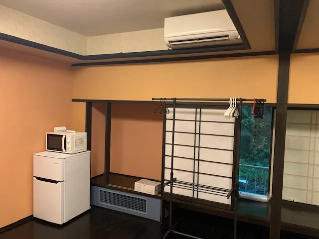 男性寮　部屋内一例