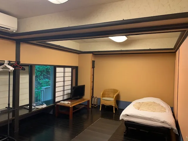 男性寮　部屋内一例