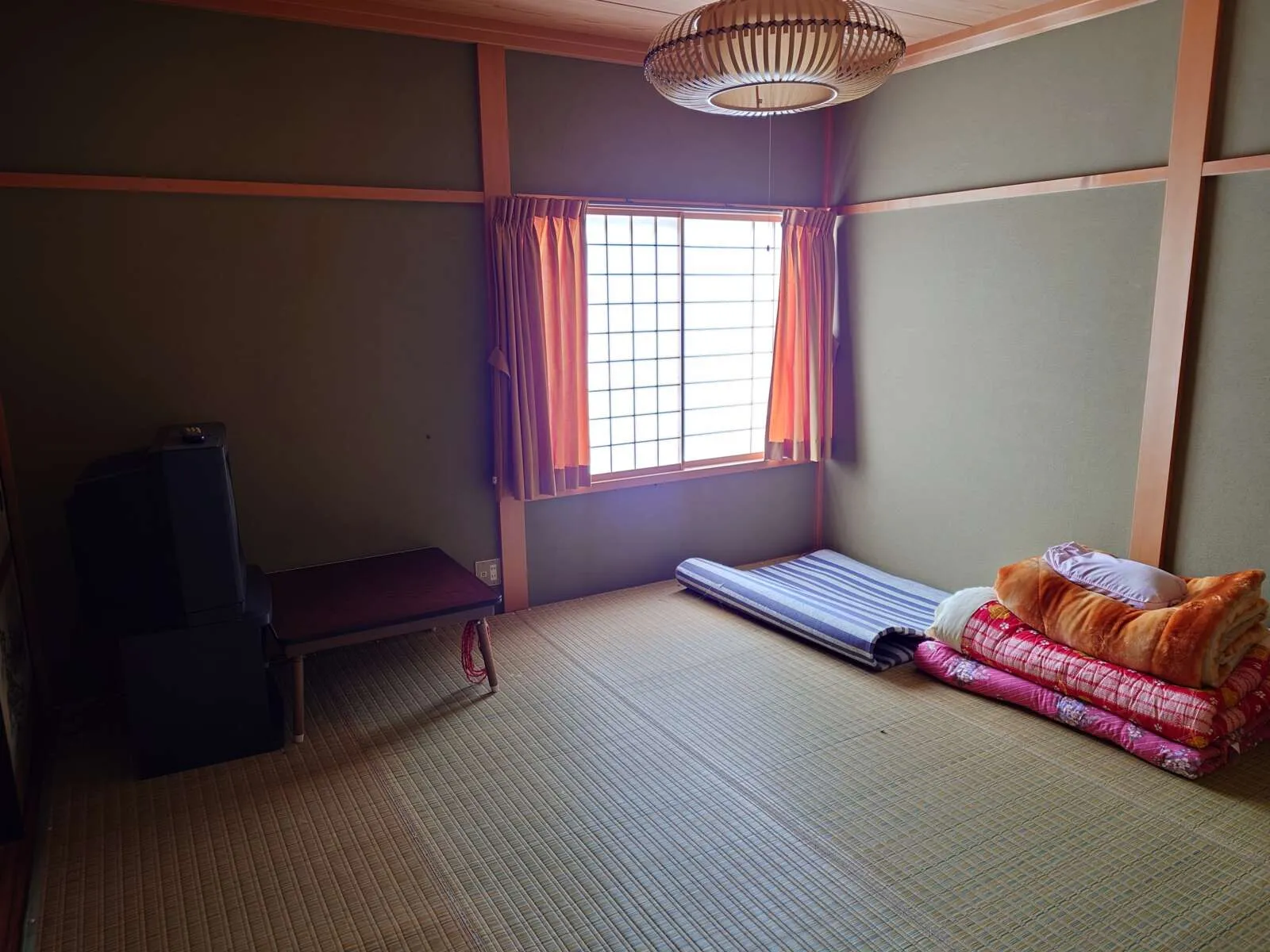 男性寮　寝室
