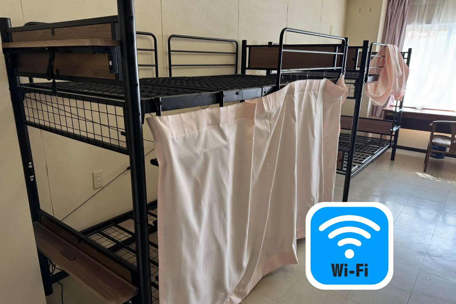 ■寮部屋イメージ！カーテンが閉まるので、プライベート空間を確保できます！■