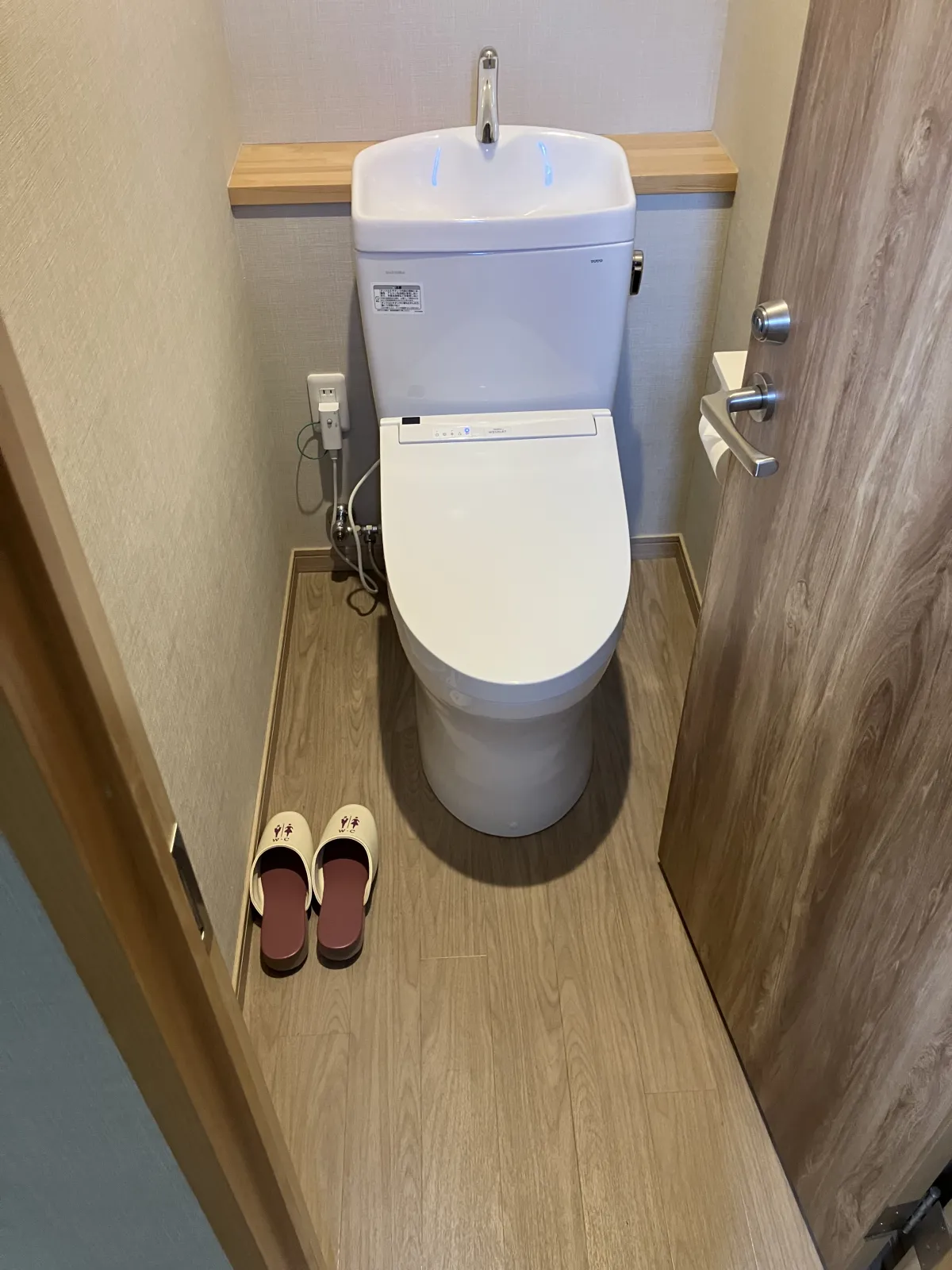部屋内にバストイレ完備！