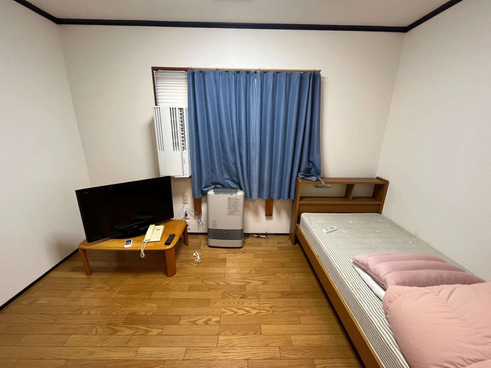 寮部屋内