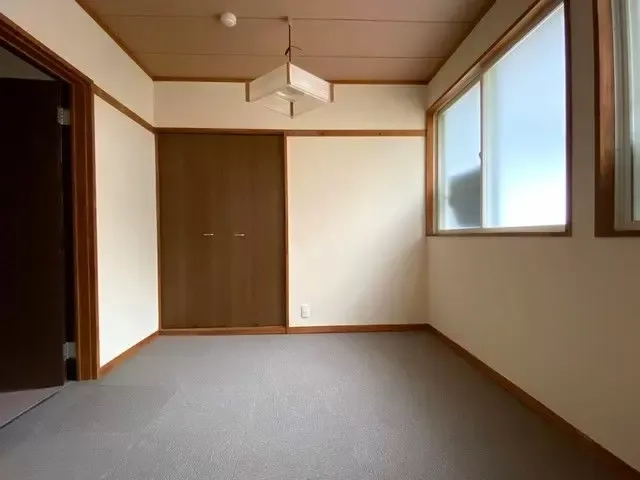 シンプルな個室寮です