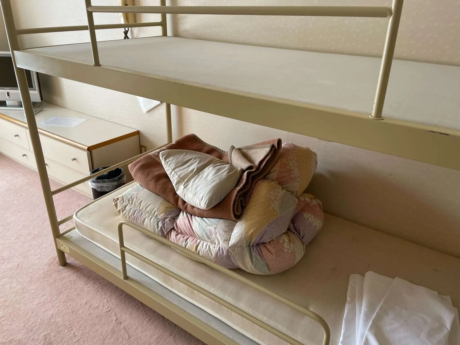 女性寮　相部屋内