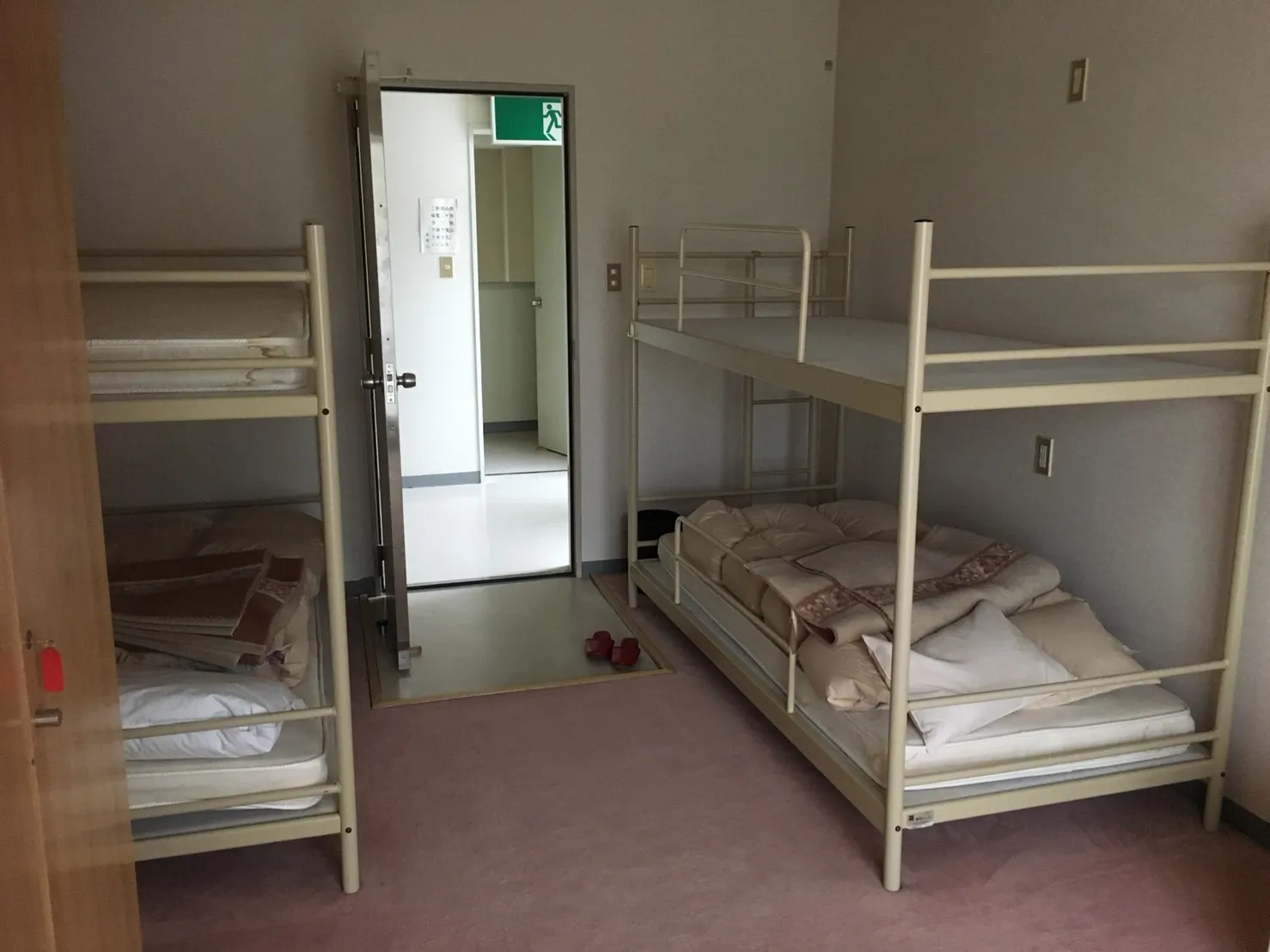 男性寮　相部屋内