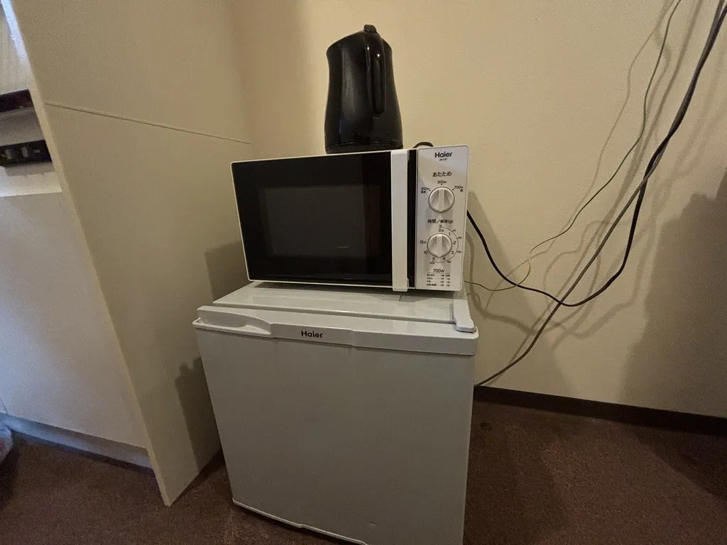 冷蔵庫、電子レンジ、ケトル
