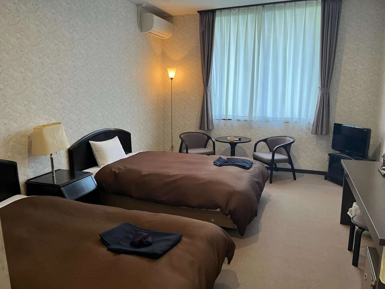 女性寮部屋内：①