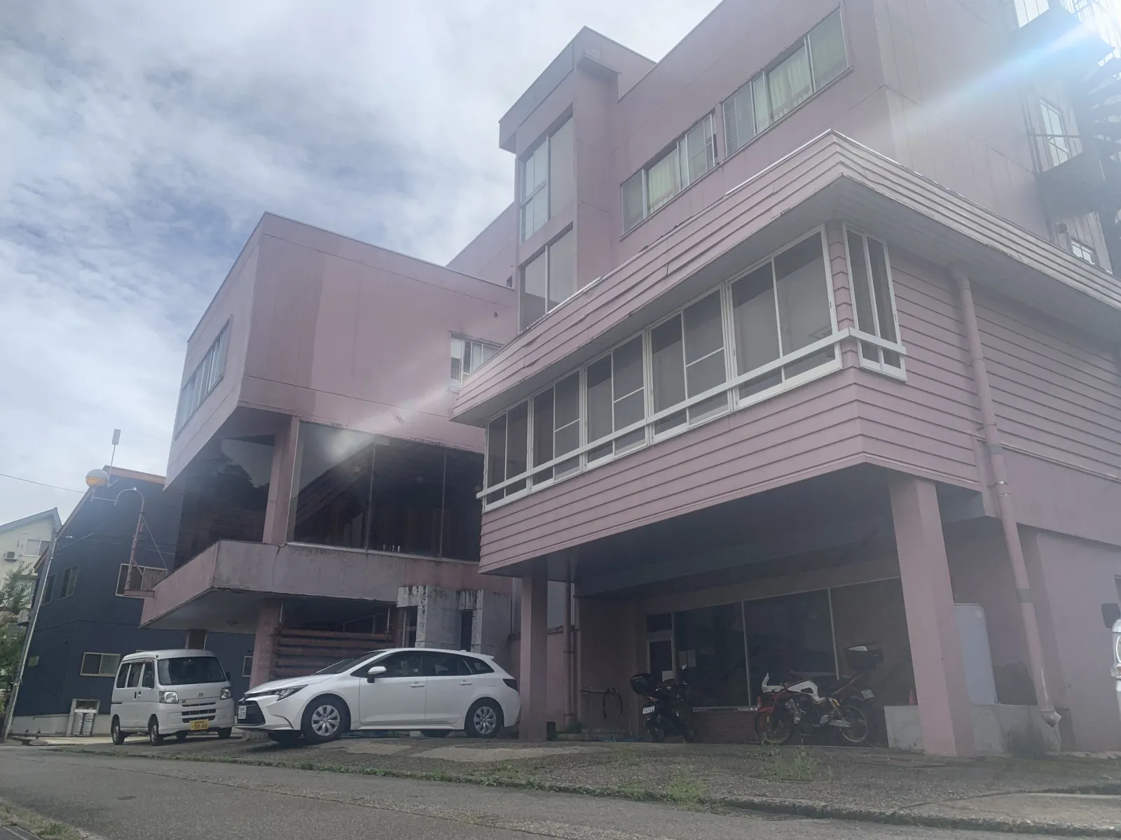 寮外観（ ホテルから徒歩5分前後 ）