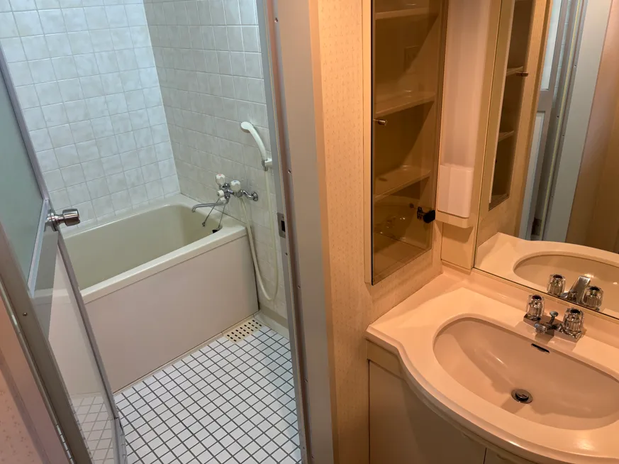 風呂トイレも別。施設内の大浴場も利用可能。