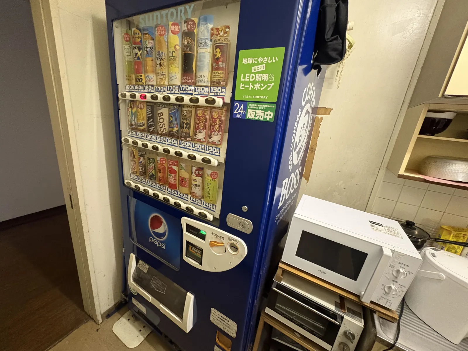 寮の1階には自動販売機も！