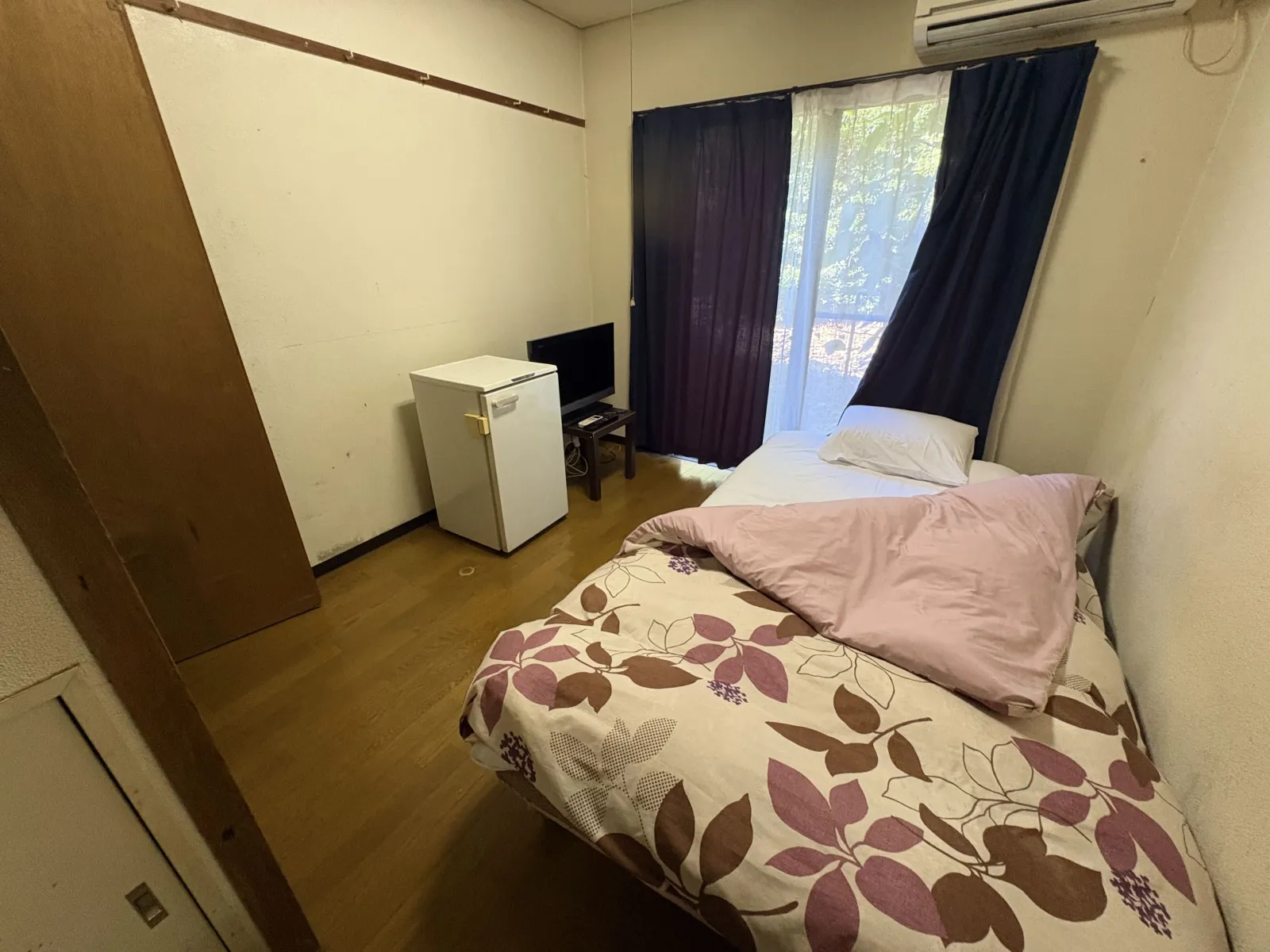 緑町寮の個室内のようす。