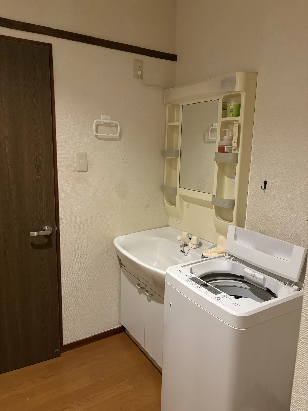 洗濯機・独立洗面台あります