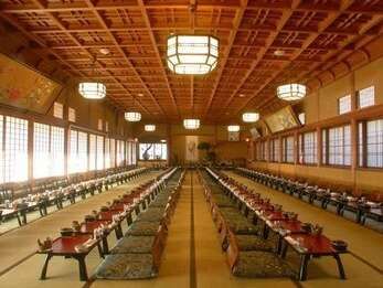 柱1本もない大広間