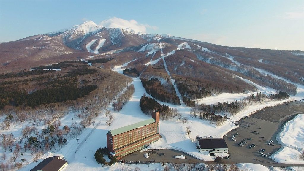 ホテルのすぐ裏がスキー場です！